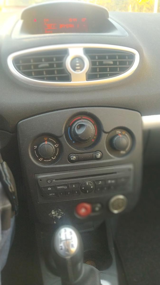 Renault Clio 2009 — вигляд ззаду