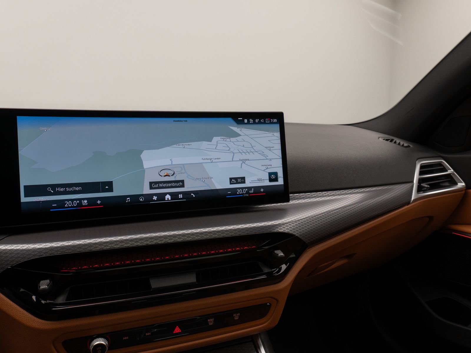 Fahrzeugabbildung BMW 330e M Sport Panorama 360°HUD HiFi AHK Komfort