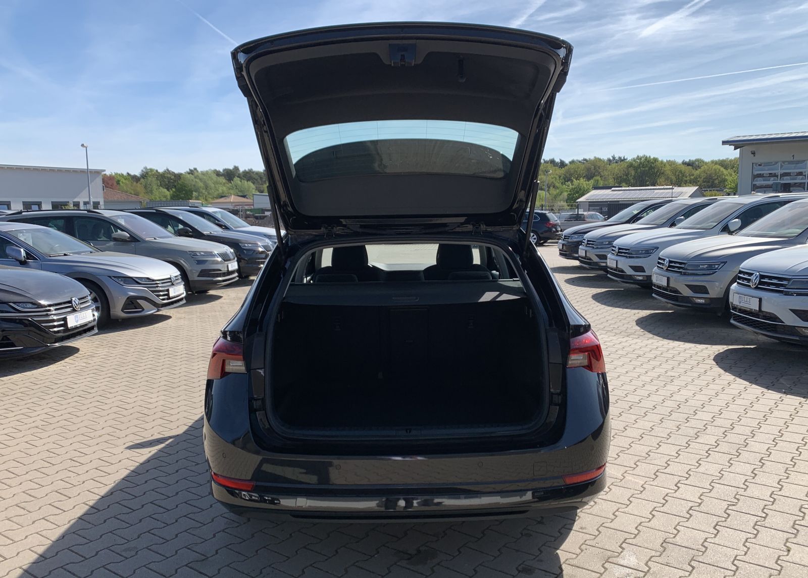 Fahrzeugabbildung SKODA Octavia 2.0 TDI*Matrix-Beam*HeadUp*Cam*Memory*