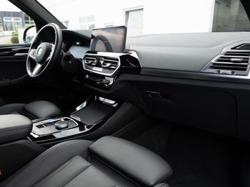 صورة 8 لـ 2024 BMW IX3