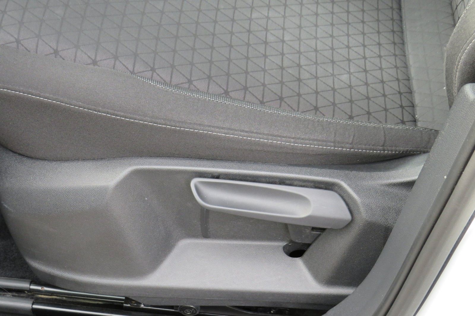 Fahrzeugabbildung Volkswagen T-Cross Life DSG PDC TELVOR SITZH. 1H.