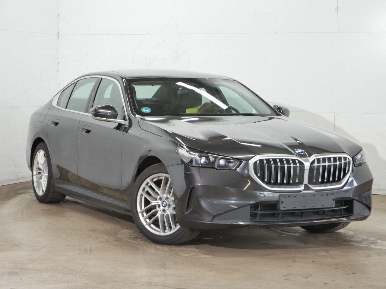 BMW 530e xDr Limo LivProf DAProf 360° KomfSi B/W