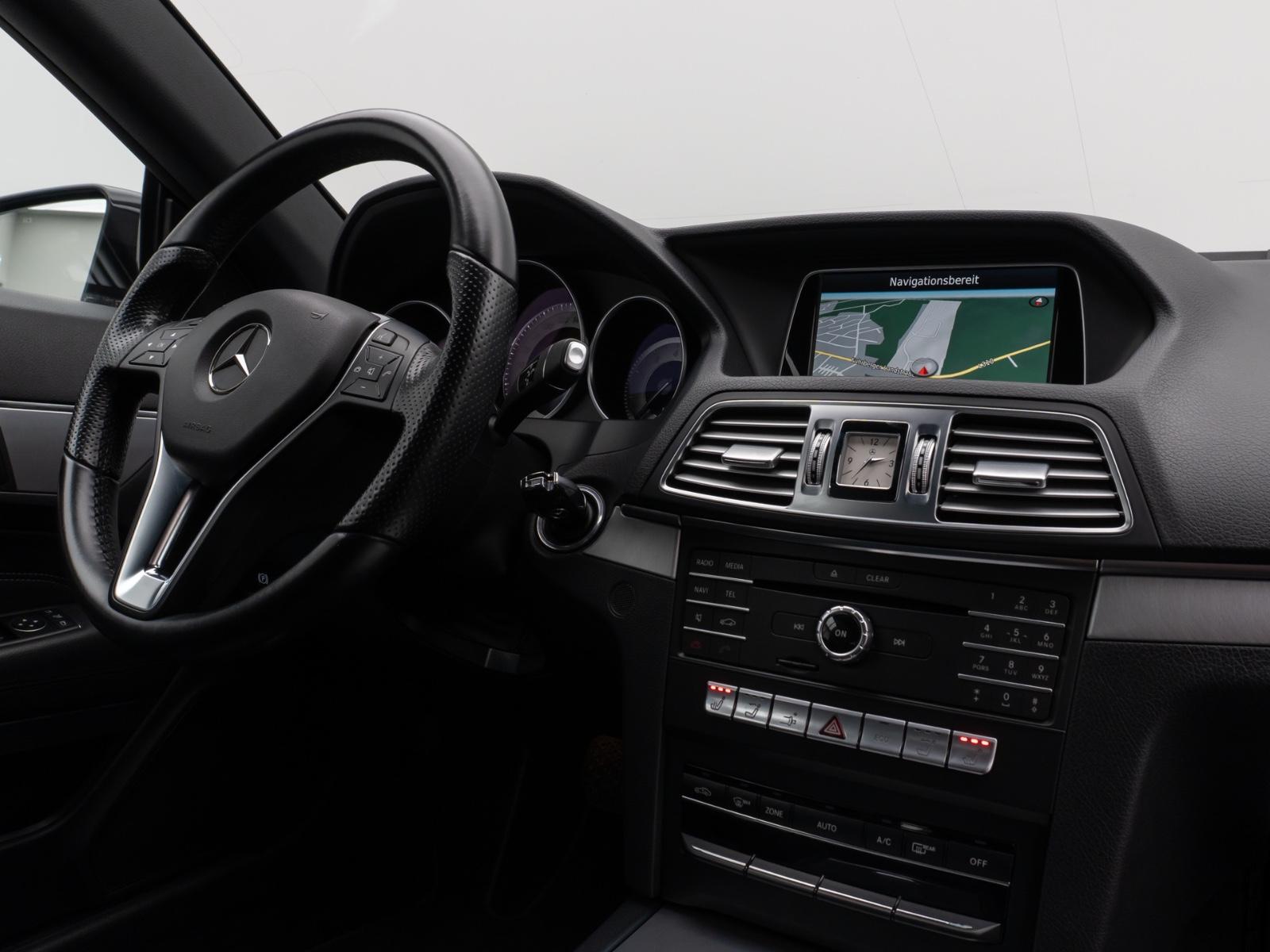 Mercedes-Benz E 200 Cabrio LED Sitzhzg Navi PDC Tempomat Leder