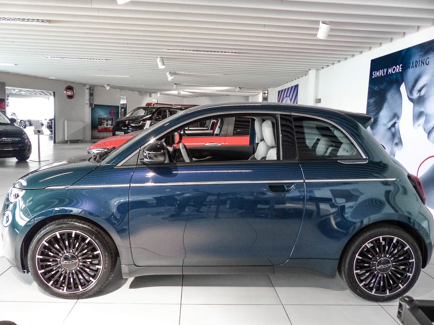Fiat 500e La Prima Navi Leder LED Apple CarPlay Klima imagem 3