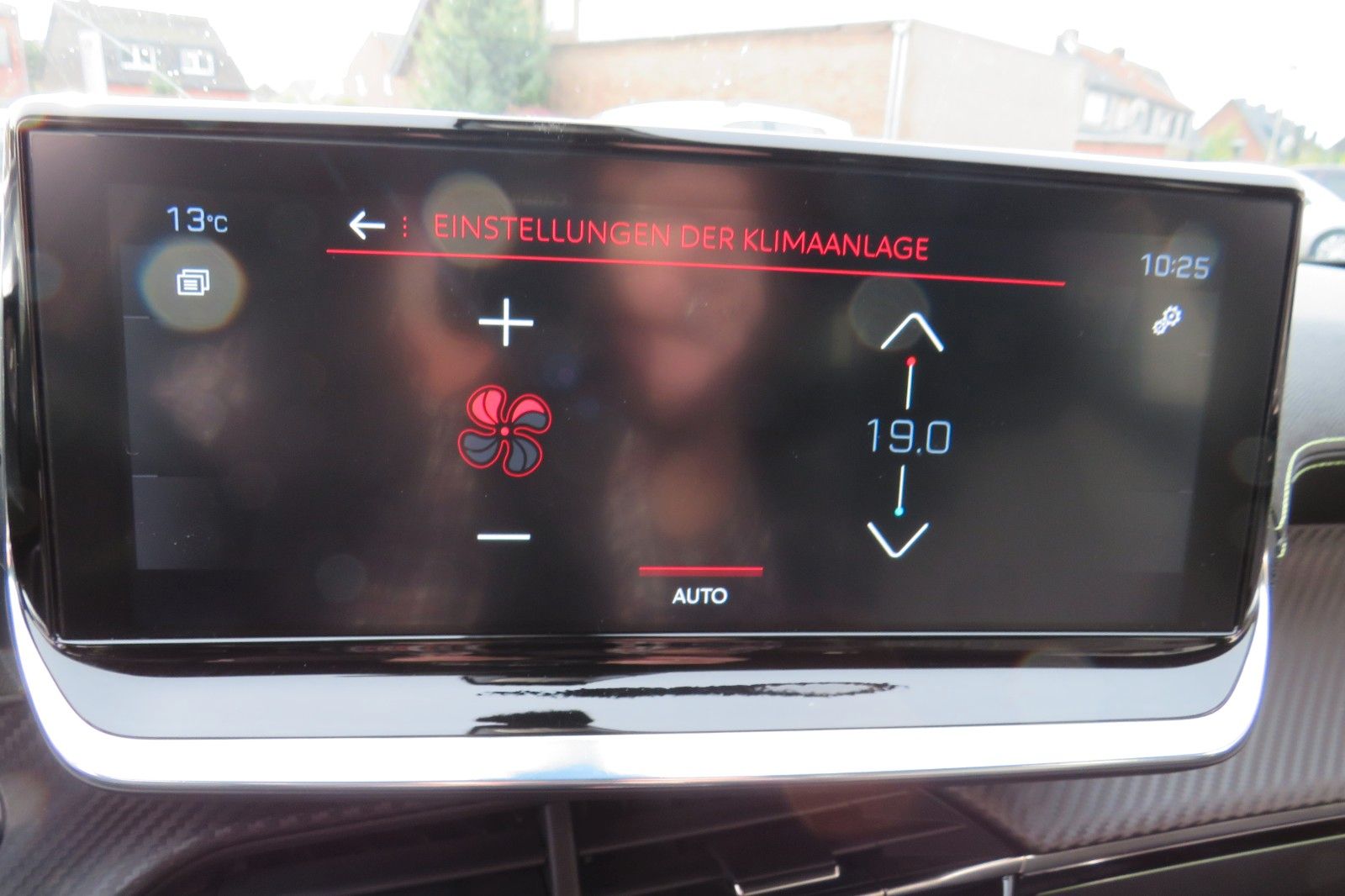 Fahrzeugabbildung Peugeot 2008 GT 1.2 PURETECH NAVI KAMERA PDC ACC 1.HAND