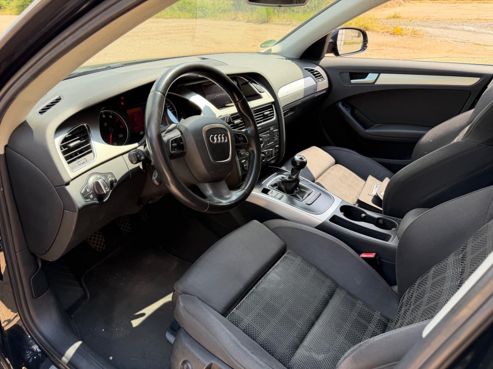 Audi A4 2011 — photo 12