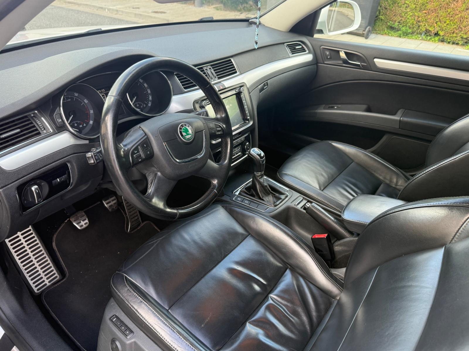 Skoda Superb 2010 — photo 6