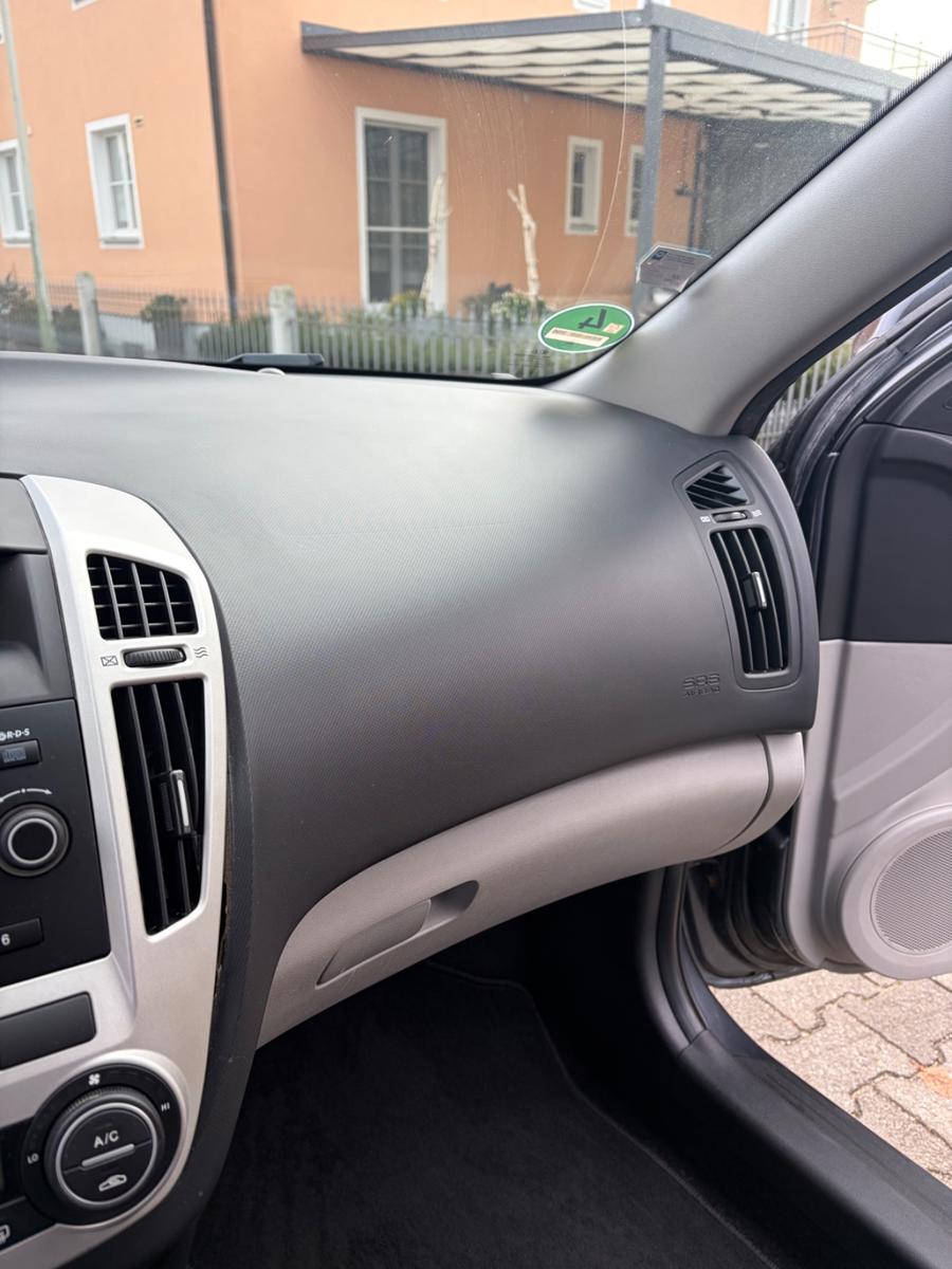 Kia cee'd 2010 — photo 32