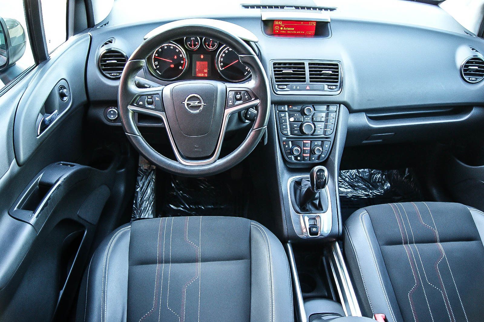 Fahrzeugabbildung Opel Meriva B 1.4Turbo 150 Jahre Opel 1HAND ANHZV PDC