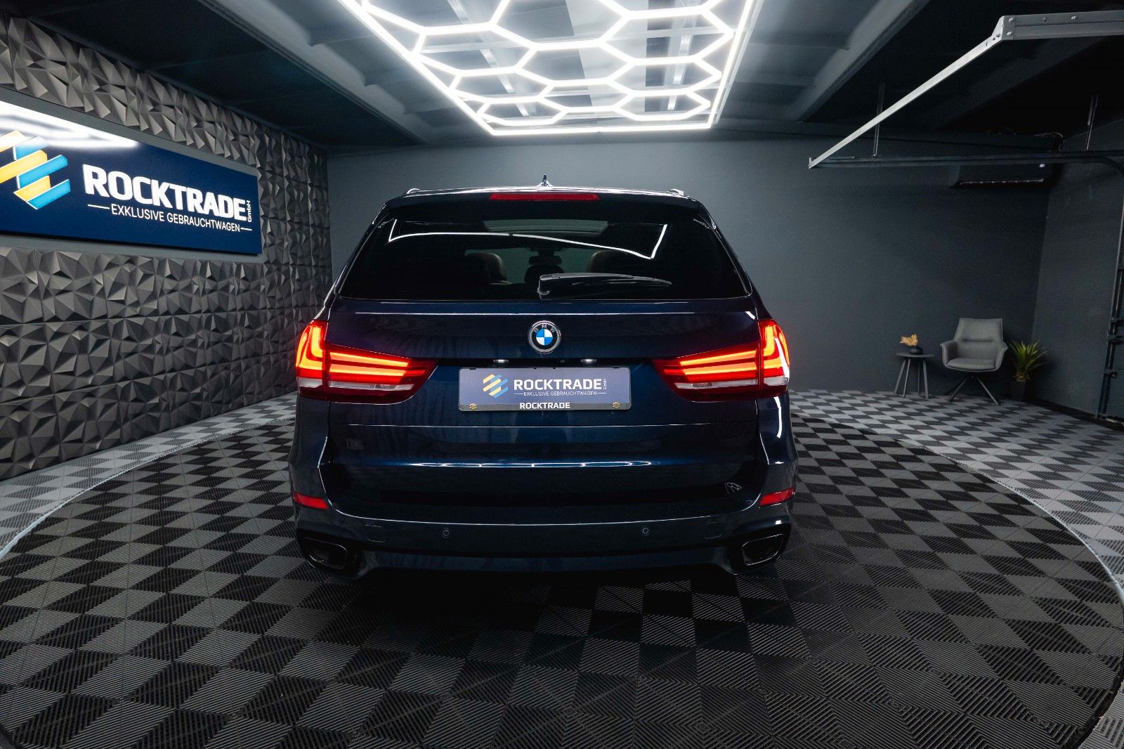 Fahrzeugabbildung BMW X5 M50d Performance *Pano*CarPlay*DAB*360°*  19%
