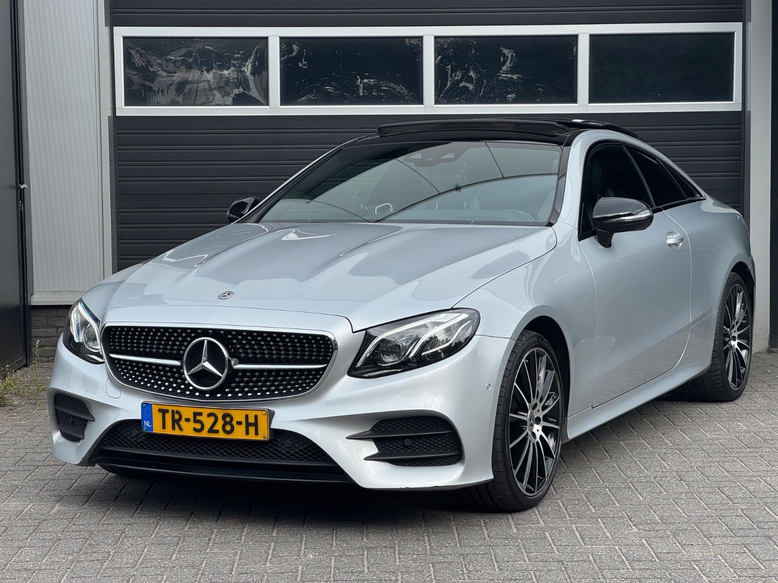 MERCEDES-BENZ E 220d Coupe  AMG Sport Multibeam, Pano, Widescr