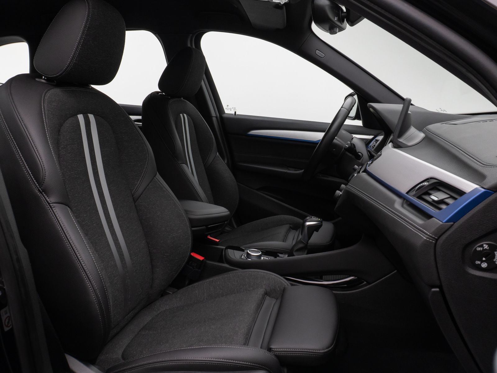 Fahrzeugabbildung BMW X1 xD25e M Sport Kamera HUD DAB HiFi Alarm 19Zol