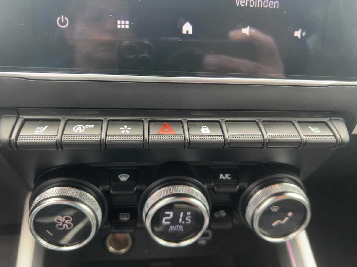 Fahrzeugabbildung Renault Clio TECHNO TCe 90 X-tronic Kamera Navi Kamera