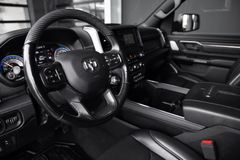 DODGE RAM 1500 Limited CrewCab 5.7l V8 - Unfallfrei