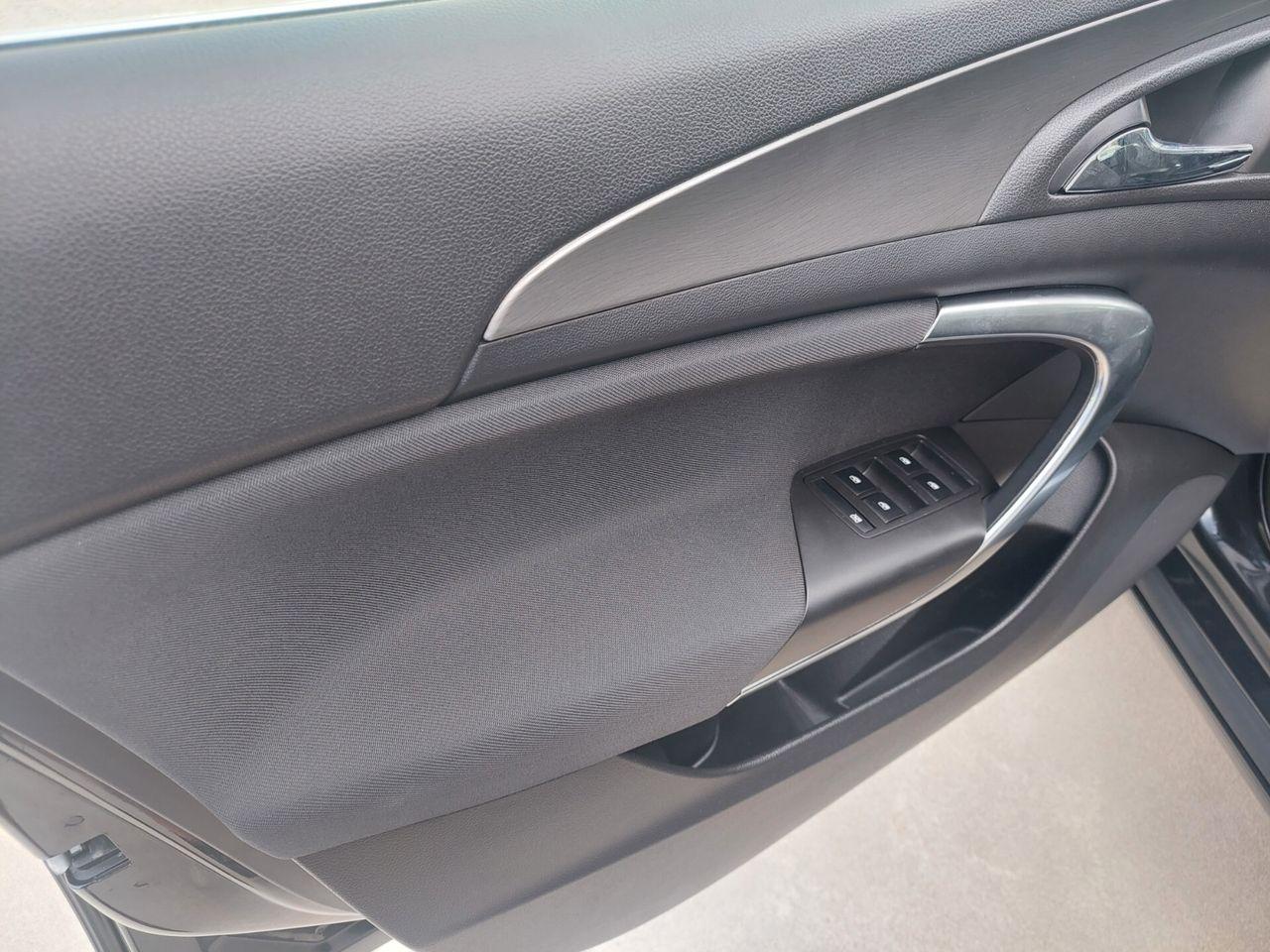 Opel Insignia 2011 — photo 14
