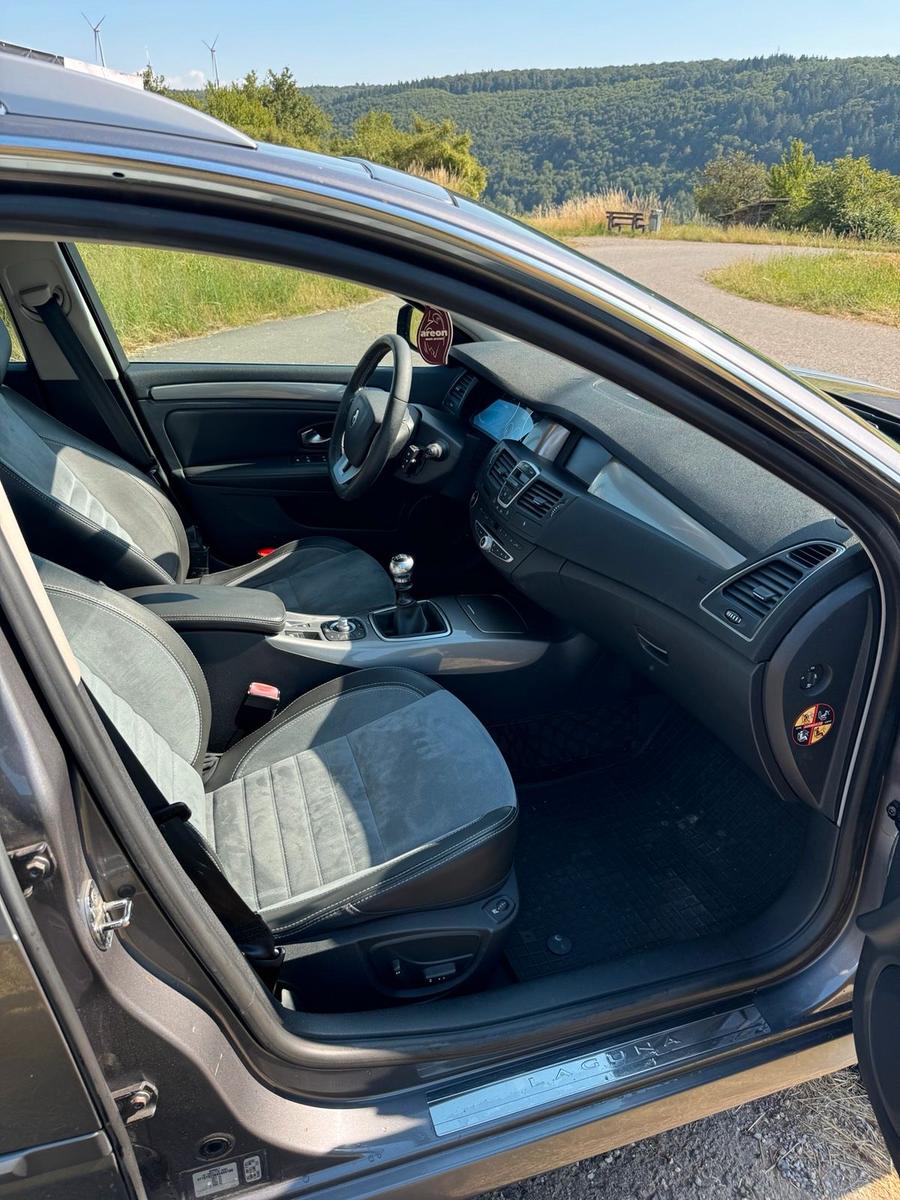 Renault Laguna 2011 — photo 14