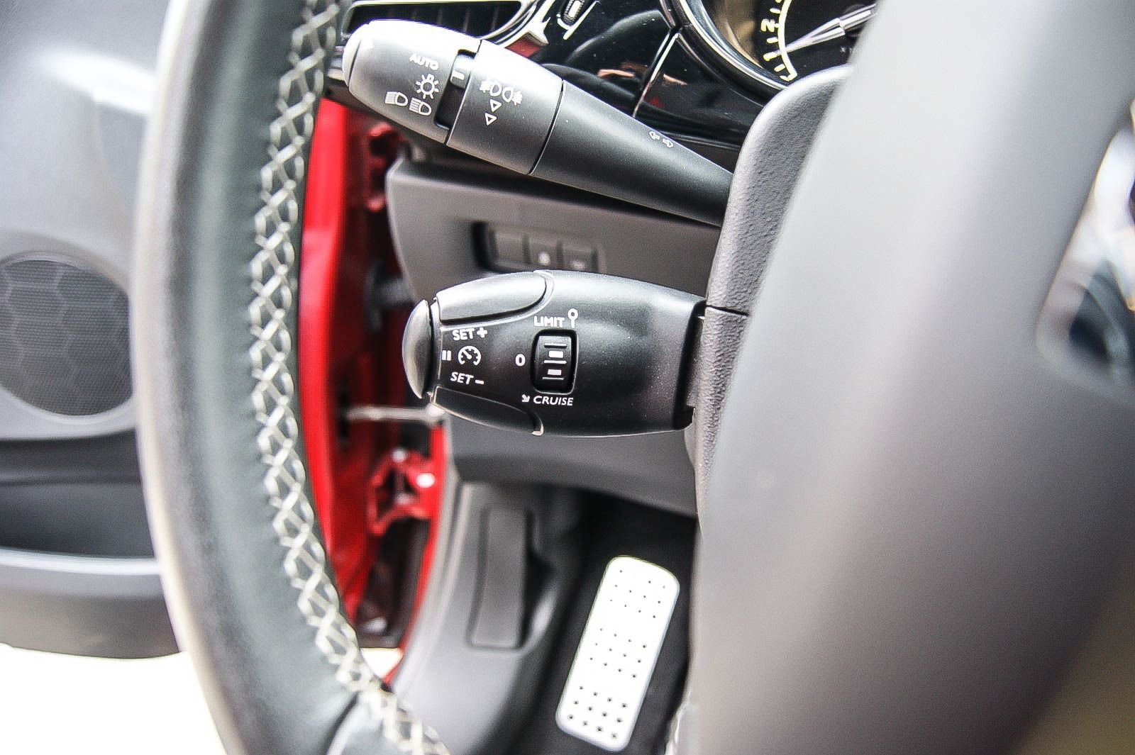 Fahrzeugabbildung Andere DS 3 SportChic Automatik LED VISION STYLE-PAKET