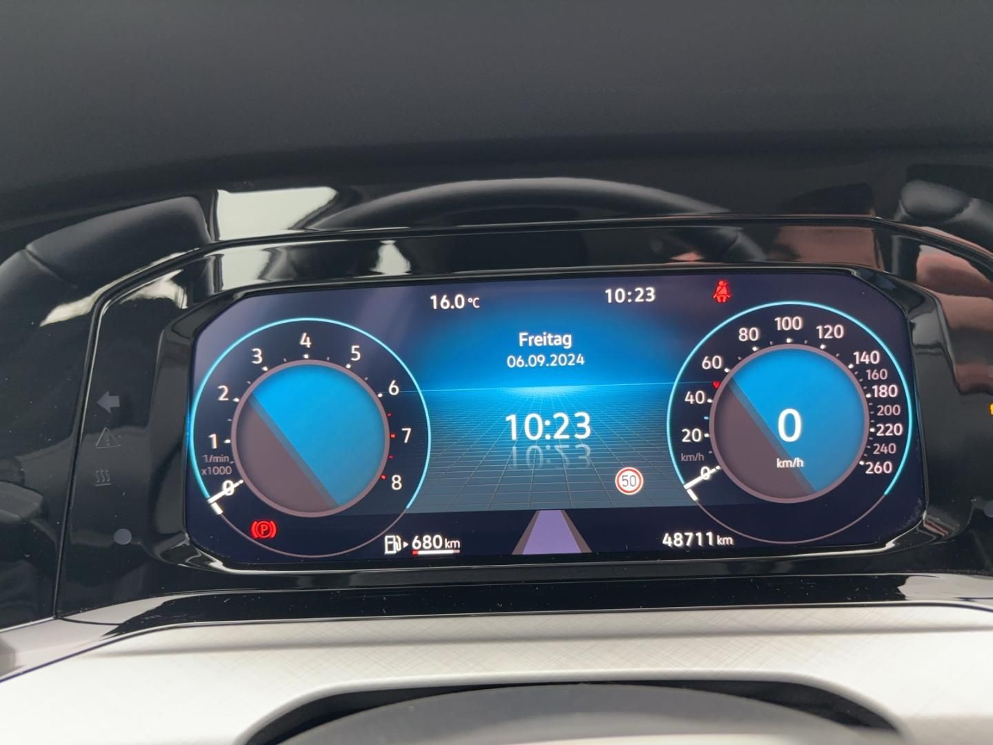 Fahrzeugabbildung Volkswagen Golf Life VIII 1.5 TSI,Navi,ACC,SH,Rückfahrkamer