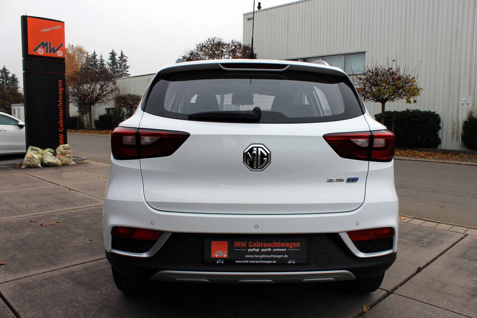 Fahrzeugabbildung MG ZS EV Luxury 5D ACC PANO NAV CarPlay BT SHZ KAM