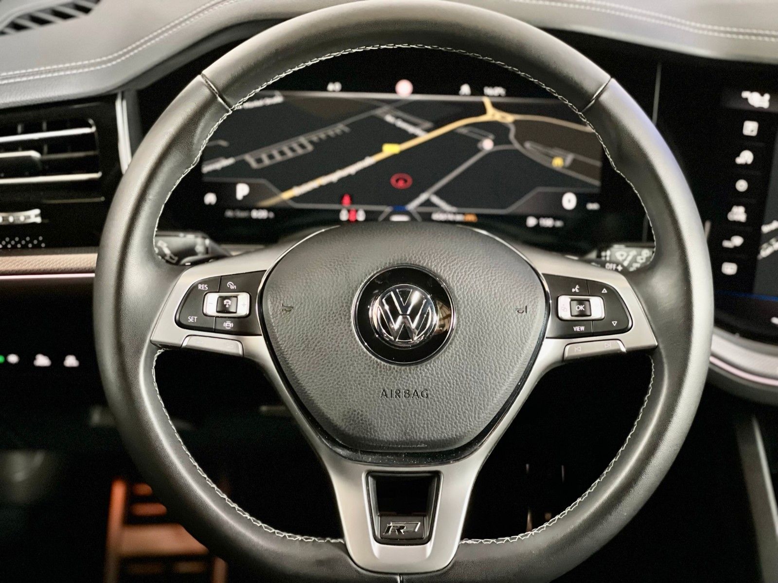 Fahrzeugabbildung Volkswagen Touareg 3.0TDI V6 R-Line 4M*MatrixLED*Memory