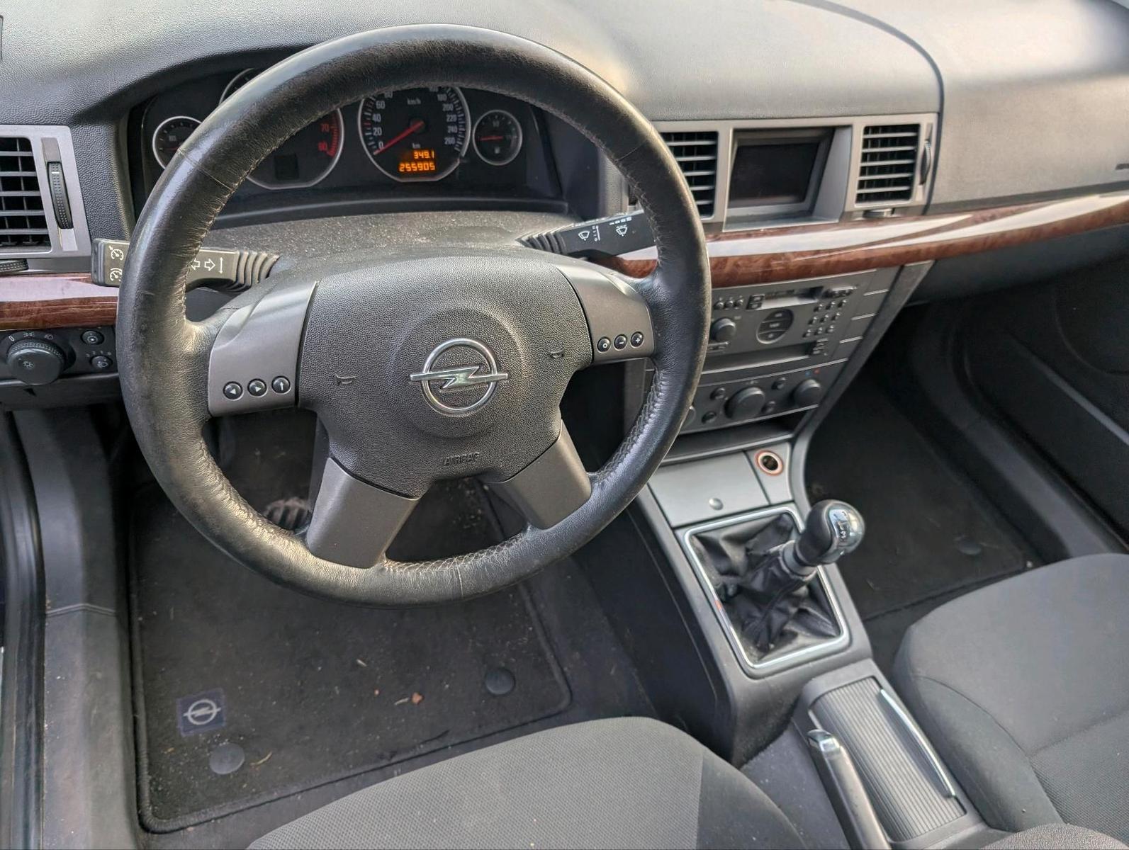 Opel Vectra 2005 — photo 9