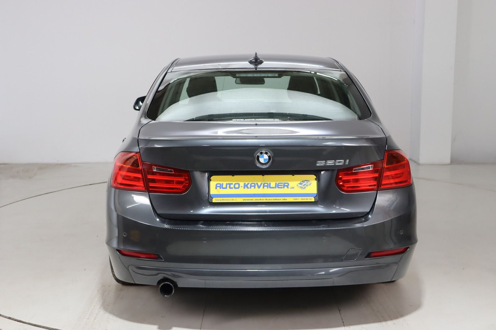 Fahrzeugabbildung BMW 320 i * AHK * Navi * SD
