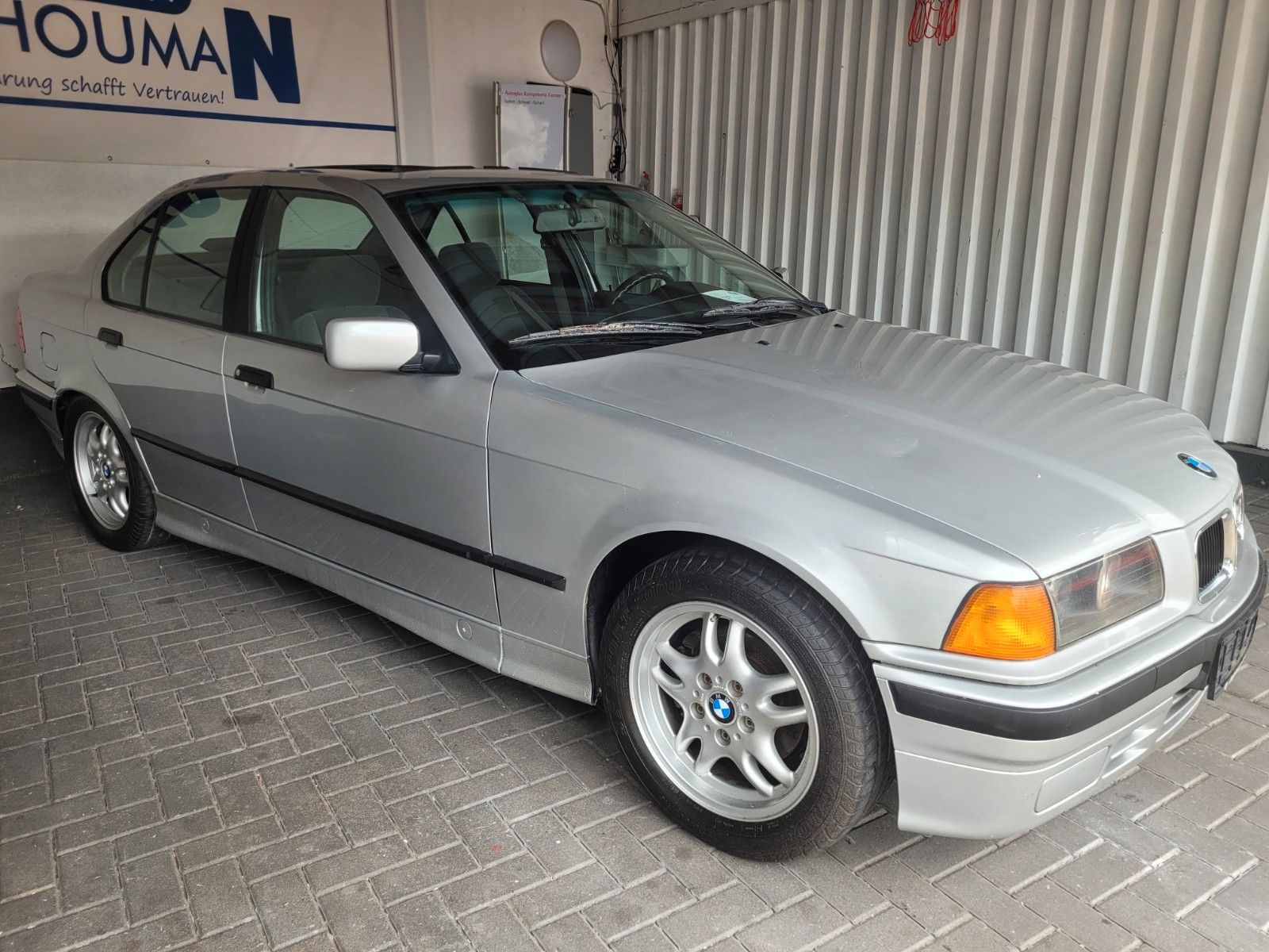 BMW BMW 320*SEHR GEPFLEGT*SCHIEBEDACH*SCHECKHEFT*2.BES