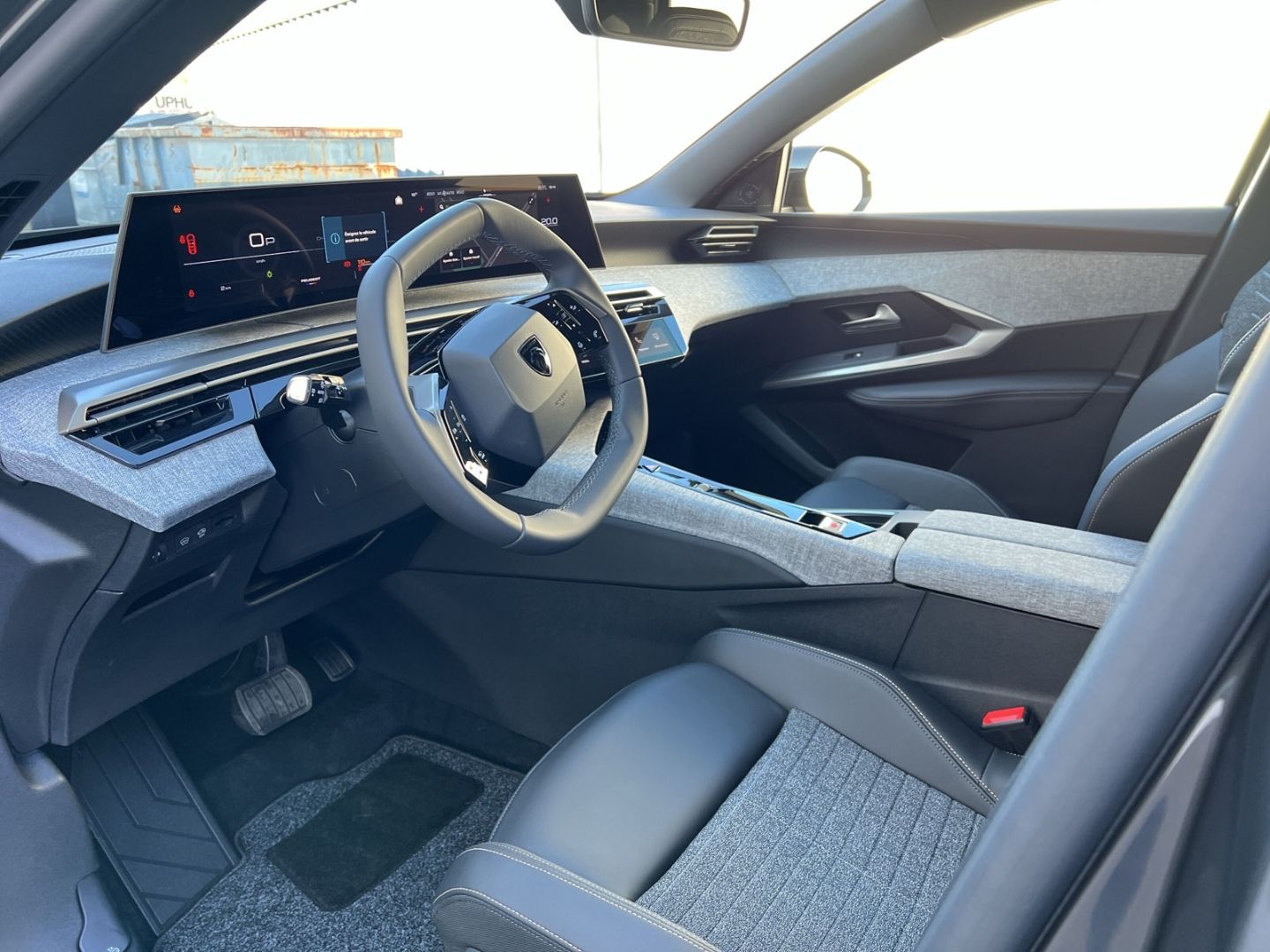 Fahrzeugabbildung Peugeot 3008 Allure HYBRID 145 e-DSC6  Navi AHK CarPlay
