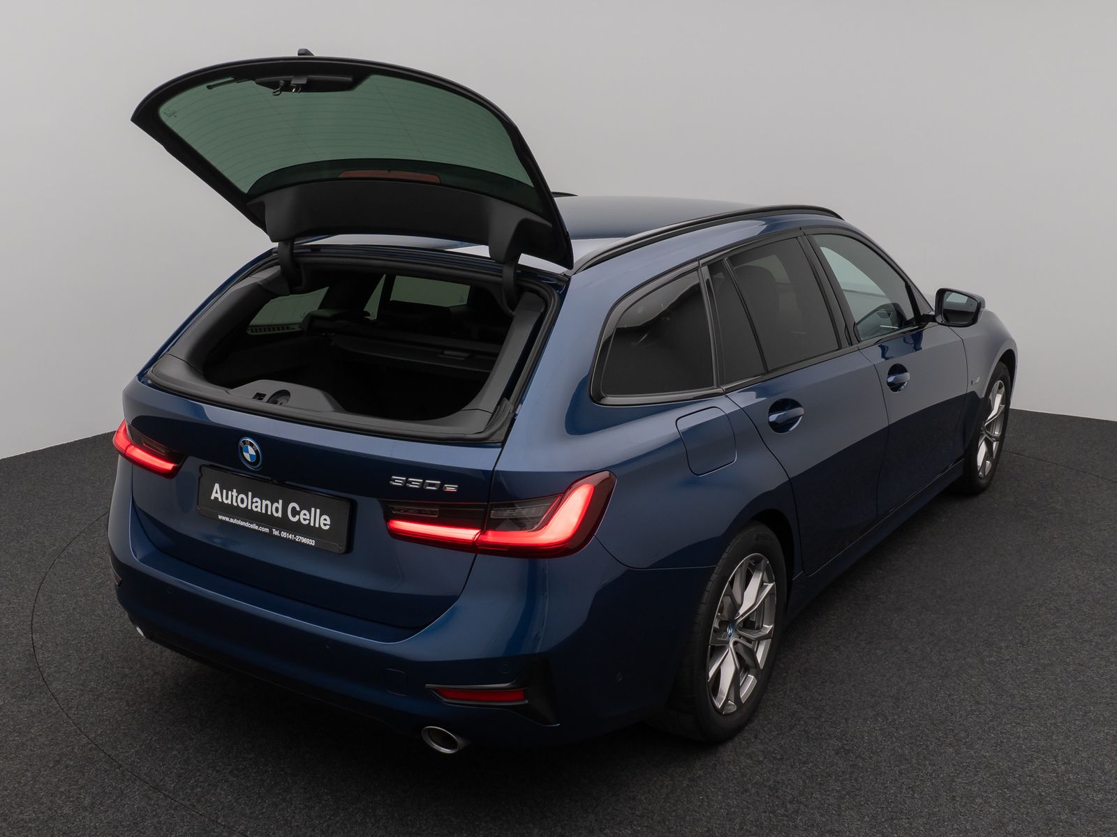 Fahrzeugabbildung BMW 330e Sport Line Kamera Laser HUD DAB Komfort