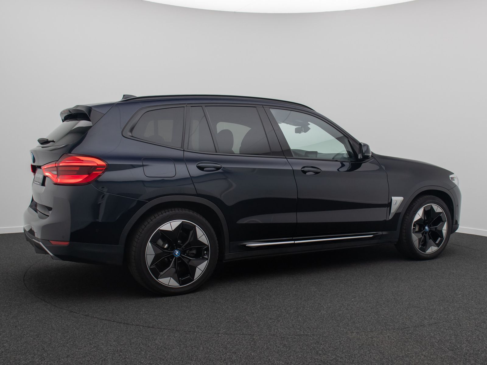 Fahrzeugabbildung BMW iX3 Impressive Alarm H/K 360°HUD Komfort Panoram