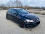 Volkswagen Golf VII GTI Bi-Xenon, Navi, 8-fache bereift Alu - Volkswagen Golf: GTI 8v