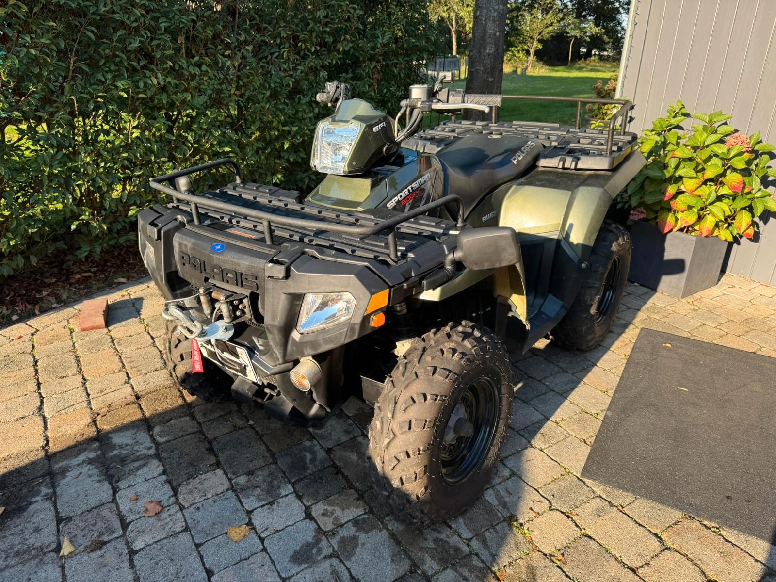 Polaris Sportsman 2010 — вигляд ззаду