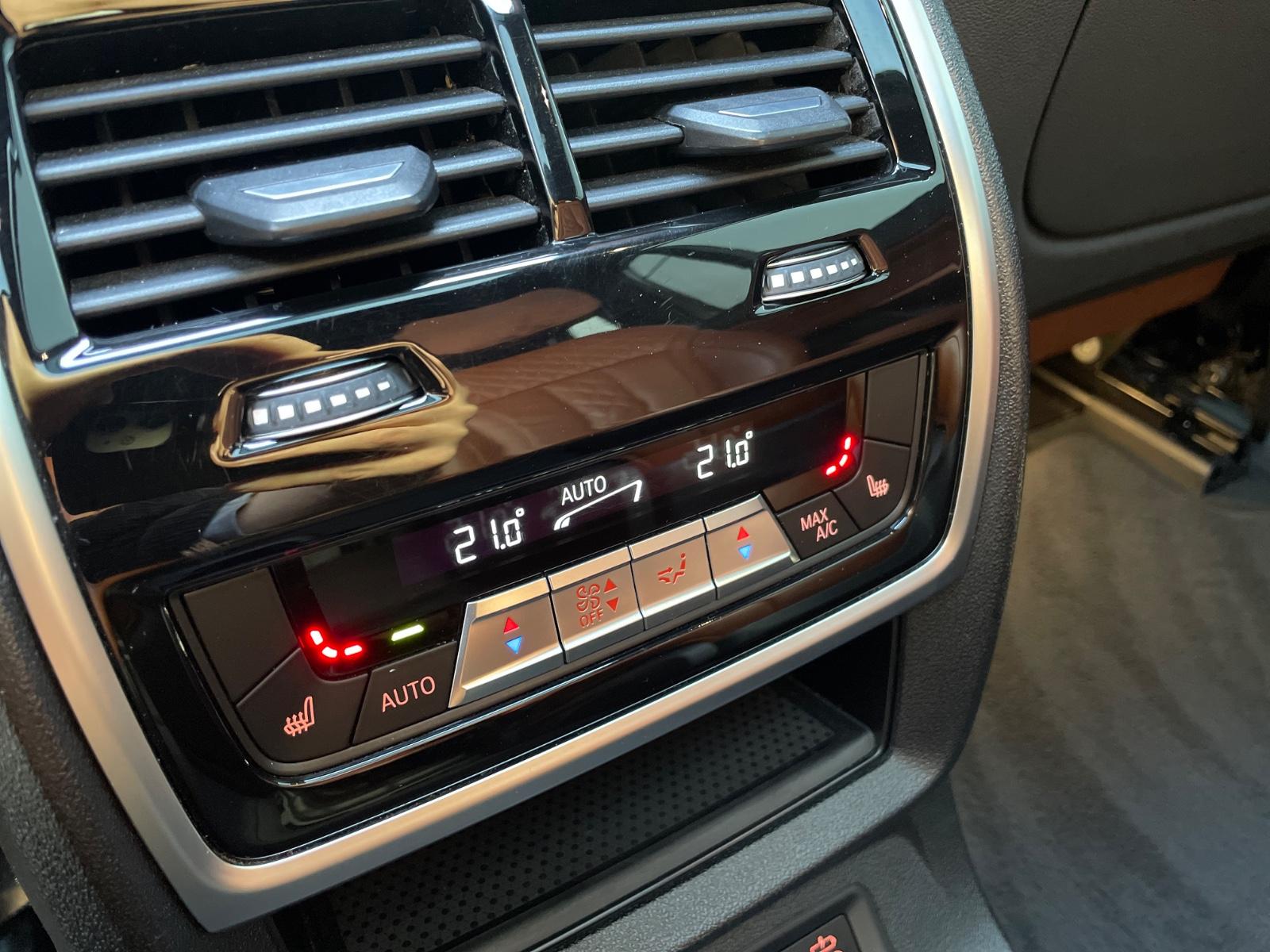 BMW X7 M50d VOLL/SKY LOUNGE/6-SITZE/ASSIST/MASSAGE