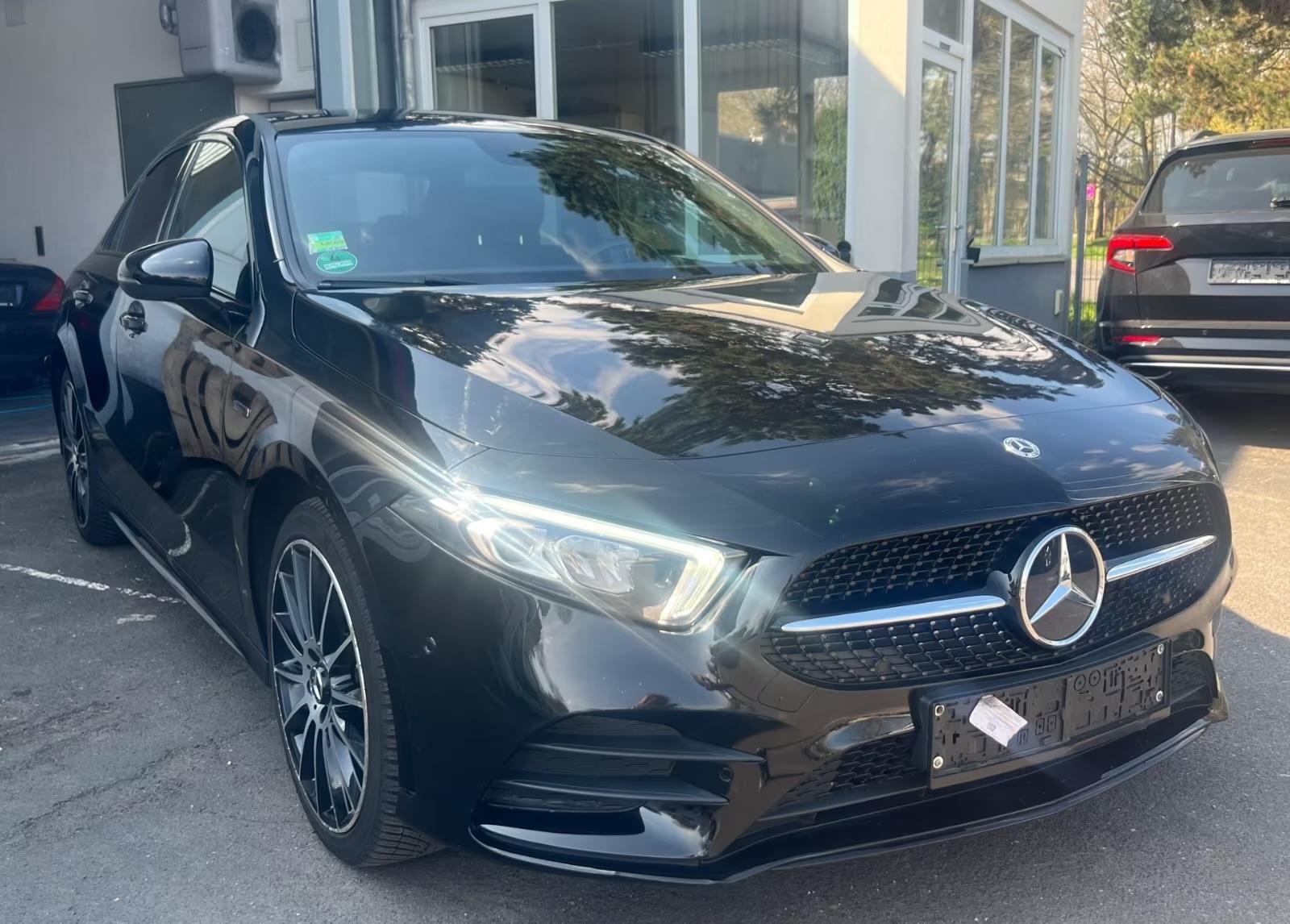 Mercedes-Benz A 250 e EQ Power AMG/Limousine/Alcantara/1.Hand