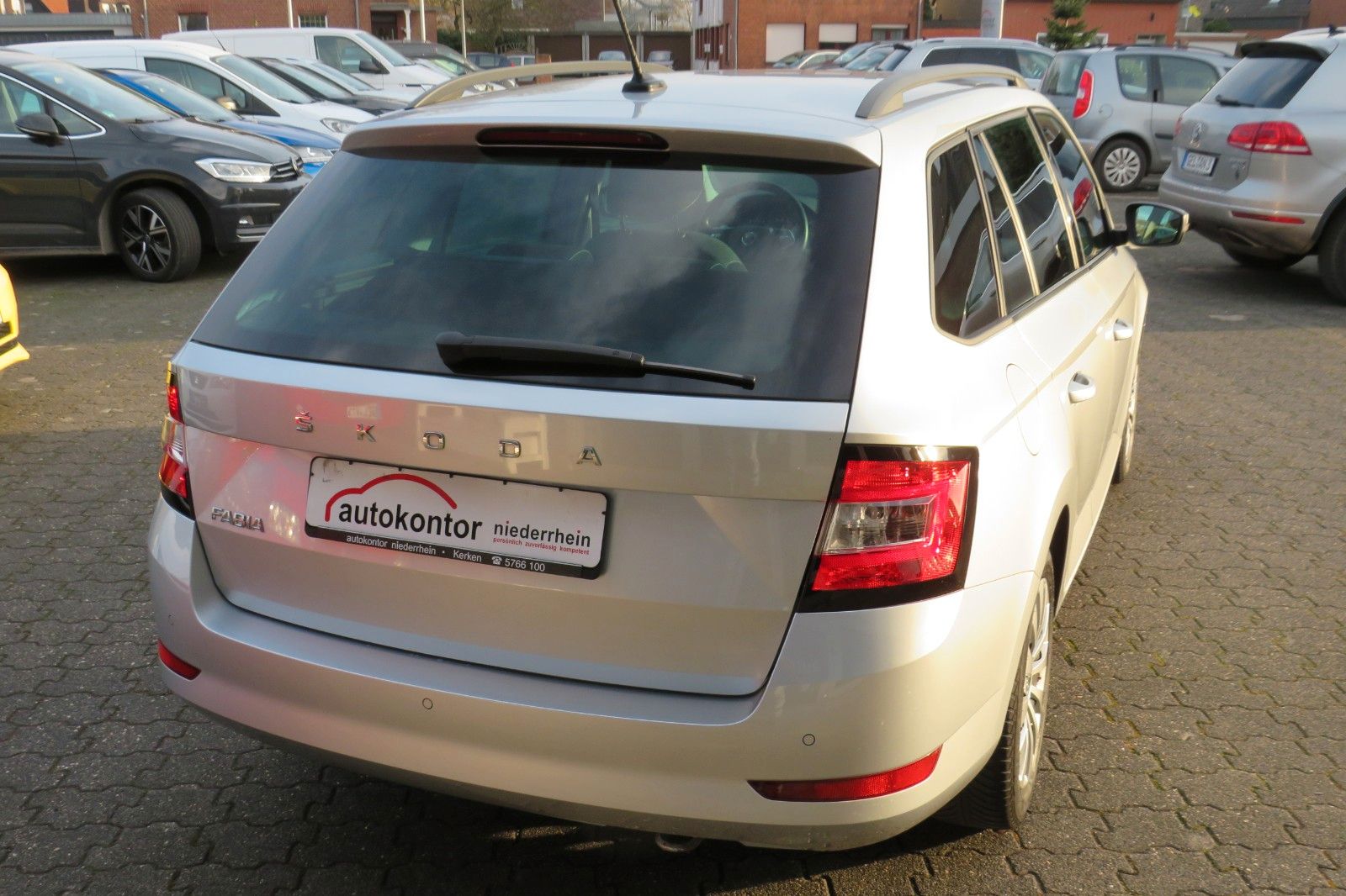 Fahrzeugabbildung SKODA Fabia Combi Ambition KLIMA SITZH. GRA PDC APP-C.