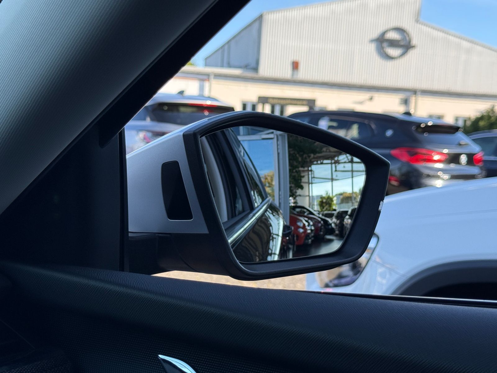 Fahrzeugabbildung SKODA Octavia Combi Scout 4x4 KAM ACC HUD LED