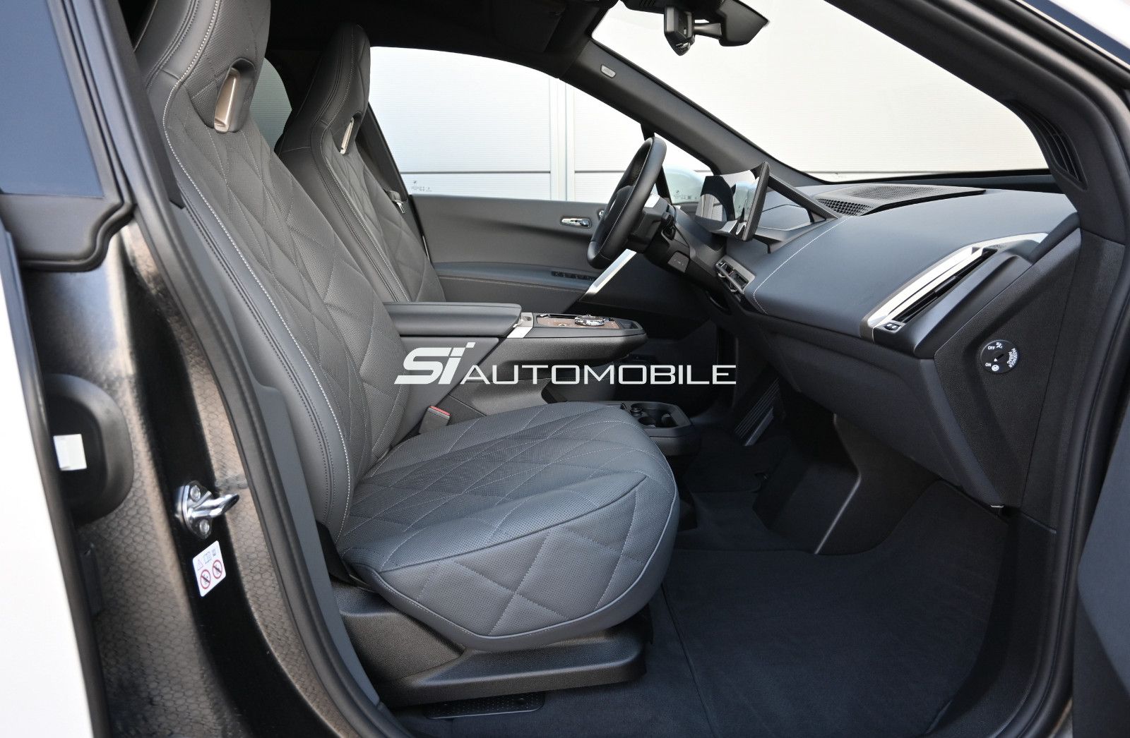 Fahrzeugabbildung BMW iX xDrive50 °AHK°AMIDO°LUFTFEDERUNG°PARKING PROF