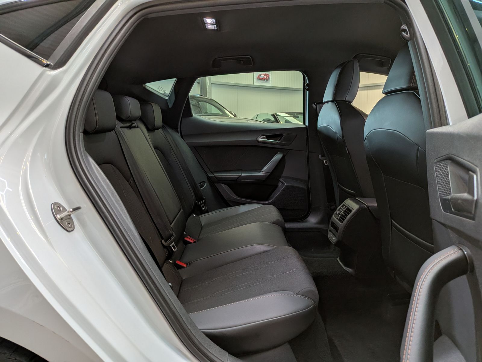 Fahrzeugabbildung CUPRA Leon 1.5 e-Hybrid MATRIX*ACC*EDGE*CARPLA*SoH100%