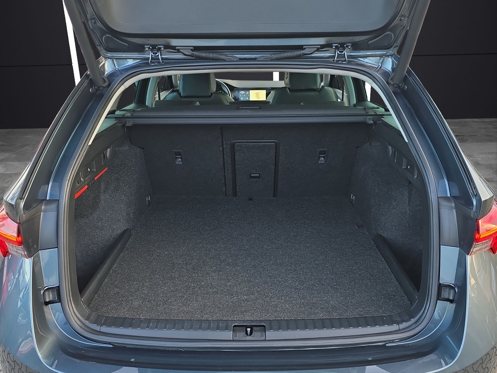 Fahrzeugabbildung SKODA Octavia Combi First Edition iV 1.4 ACC KAMERA LE