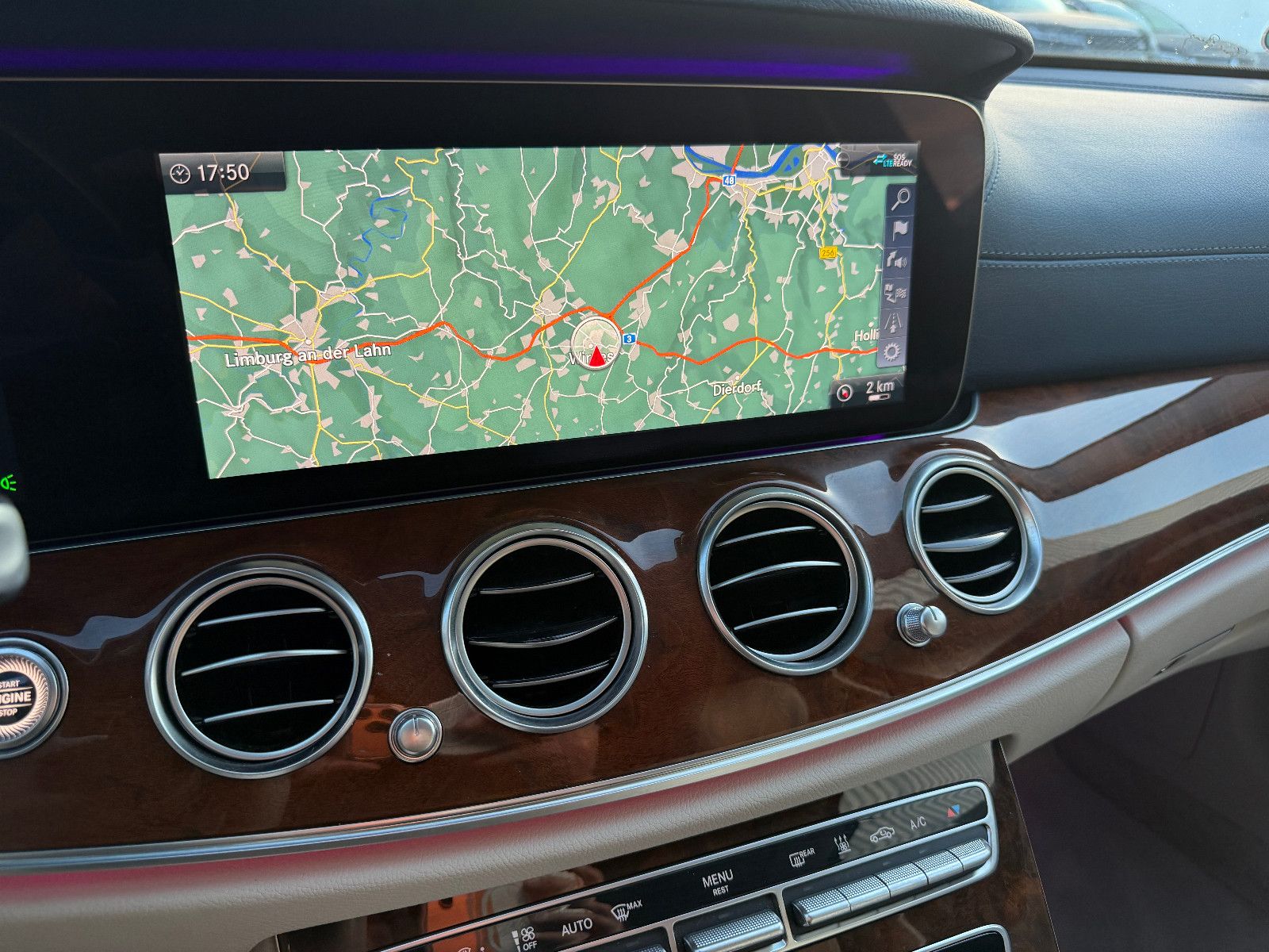 Fahrzeugabbildung Mercedes-Benz E 300 de/AMG/HEAD-UP/VIRTUAL/AMBIENTE/BURMESTER/