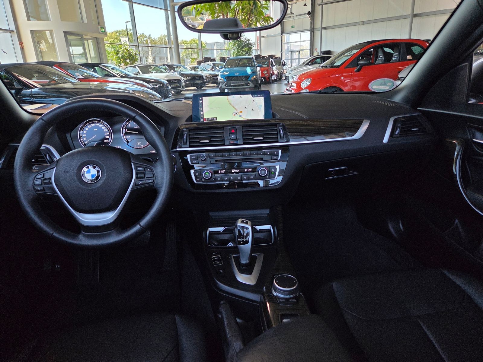Fahrzeugabbildung BMW 220i Cabrio Luxury Line AHK LED NAV SHZ PDC ALU