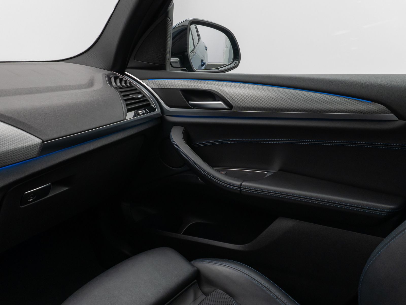 Fahrzeugabbildung BMW X3 xD30e M Sport Kamera HUD DAB HiFi AHK Komfort