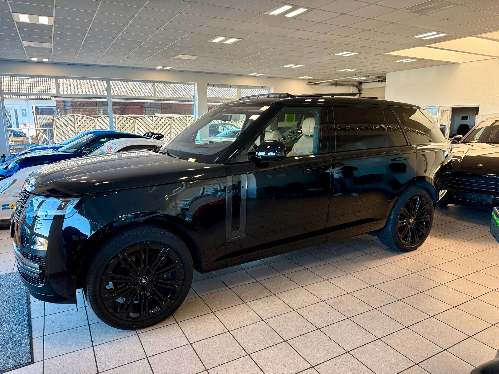 Fahrzeugabbildung Land Rover Range Rover LWB P530 Autobiography 7-Sitzer/23"