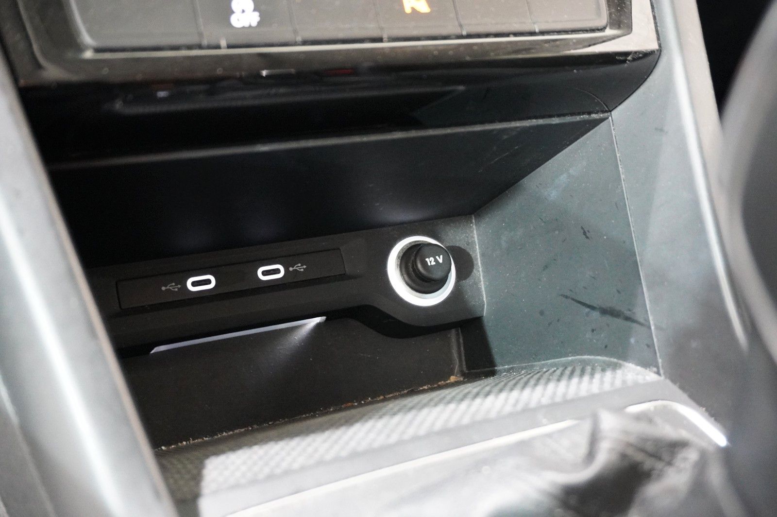 Fahrzeugabbildung Volkswagen Touran 1.5 TSI COMFORTL. DSG 7-SITZE NAVI/SH/DAB