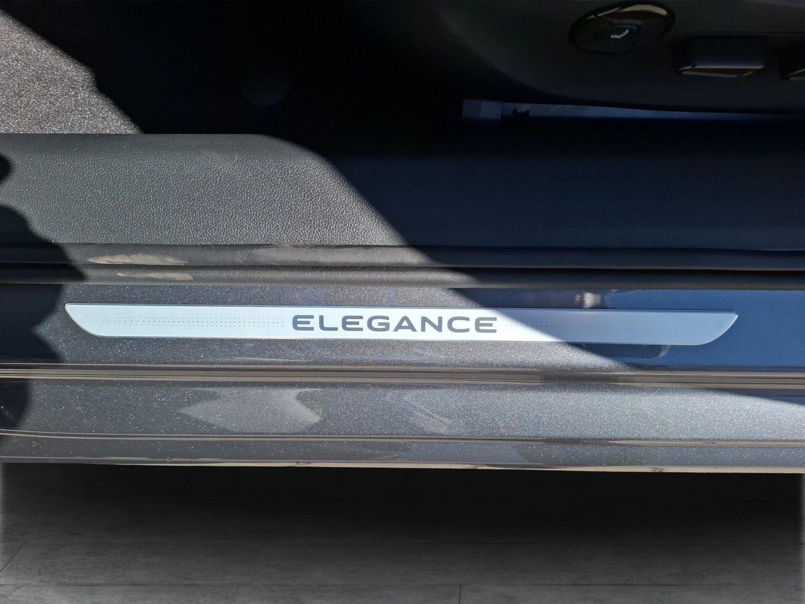 Fahrzeugabbildung Volkswagen Passat Variant TDI Elegance DSG Matrix AHK Navi