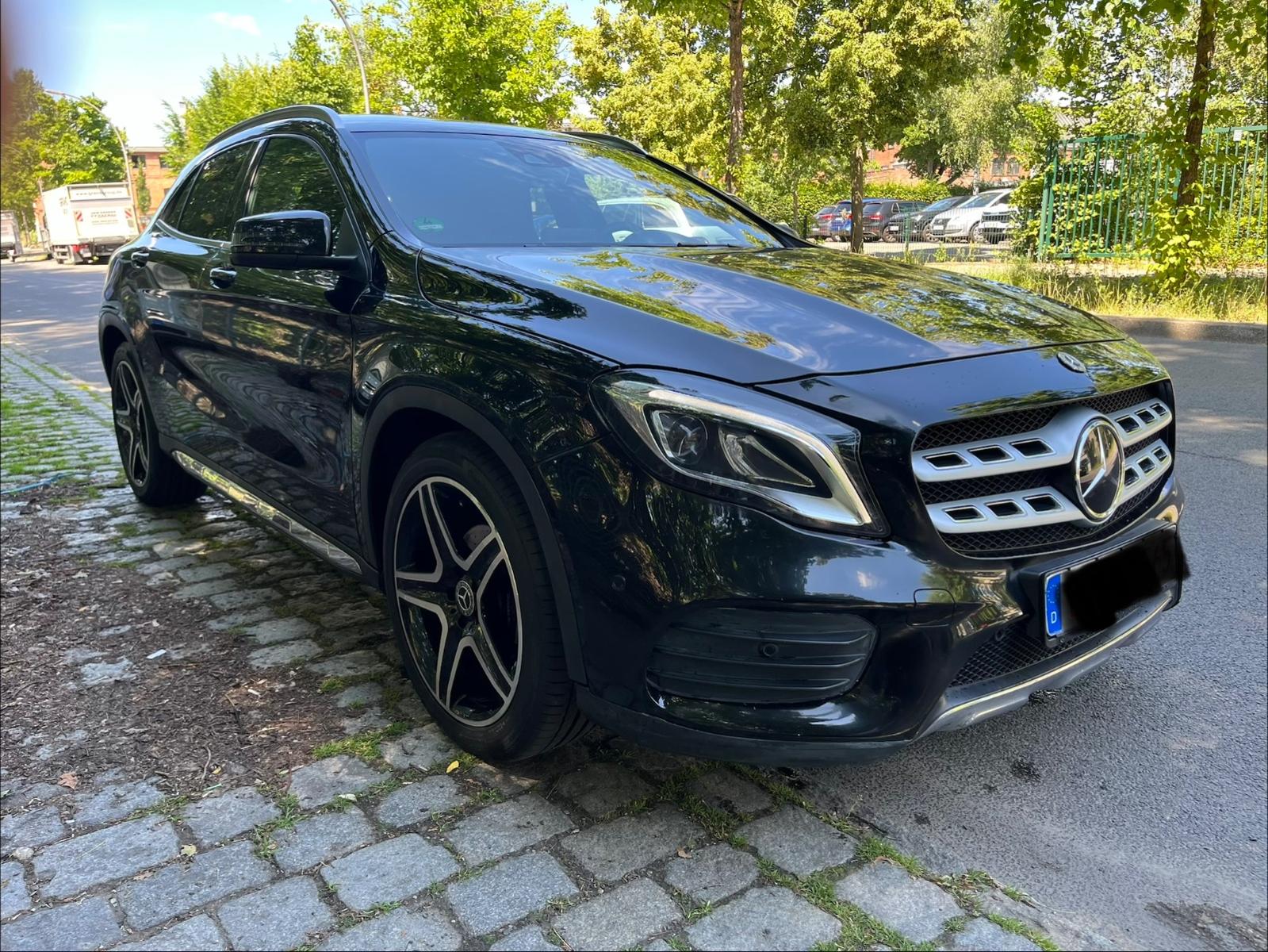 Mercedes-Benz GLA 200 AMG LINE DISTRONIC