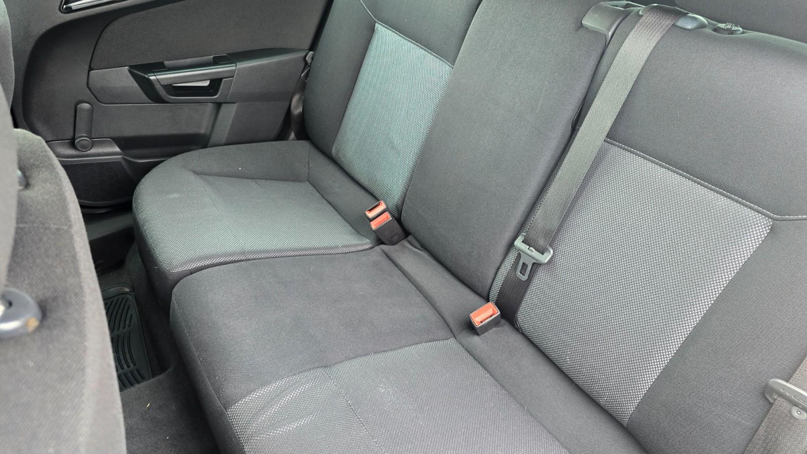 Opel Astra 2010 — photo 9