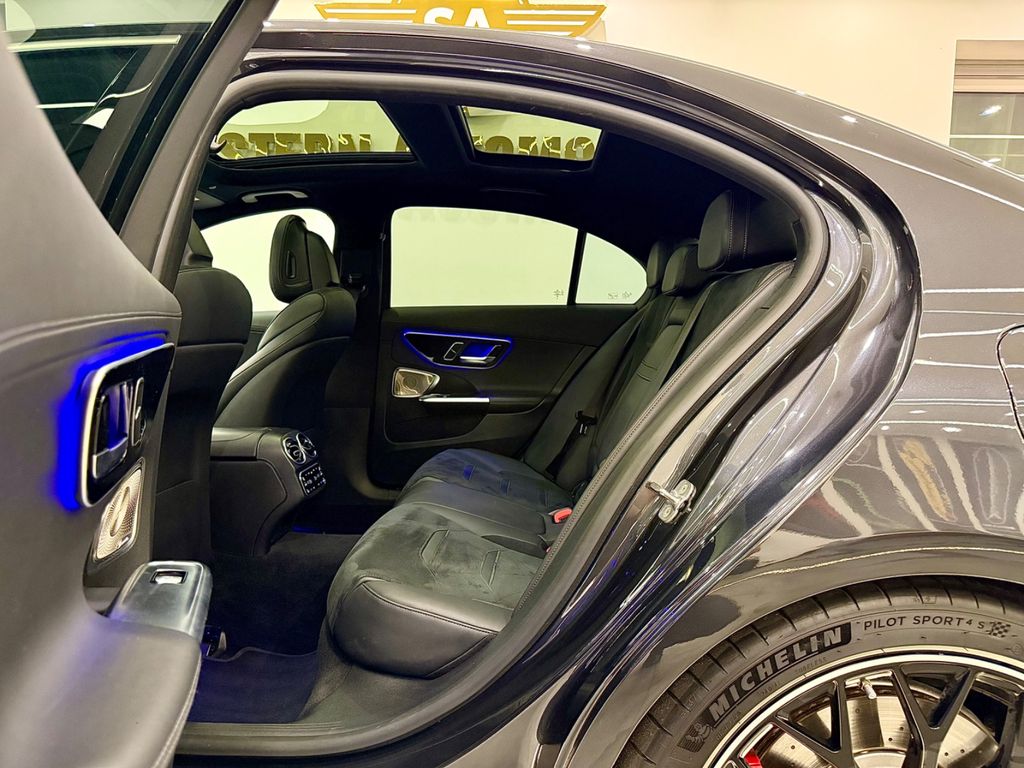 Mercedes-Benz C 63 AMG - Bild 23