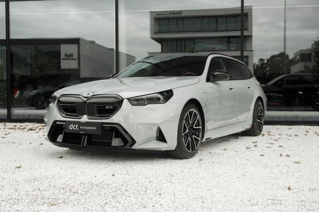 BMW M5 TOURING 4.4 V8 Hybrid 41Co2 B&W Carbon Ventil