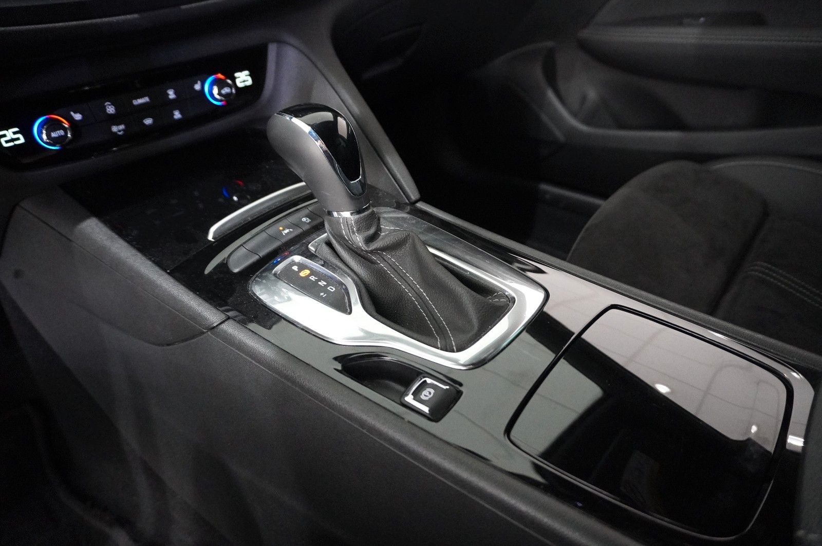 Fahrzeugabbildung Opel Insignia B ST 2.0D ULTIMATE NAVI/LED/OPC/VIRTU.